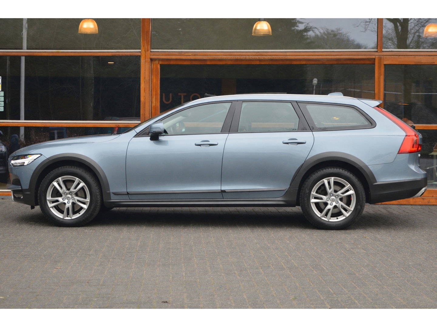 Volvo V90 Cross Country T5 AWD | Panoramadak | Trekhaak 2400KG | Stoelverwarming | Leer | Apple CarPlay | BLIS |
