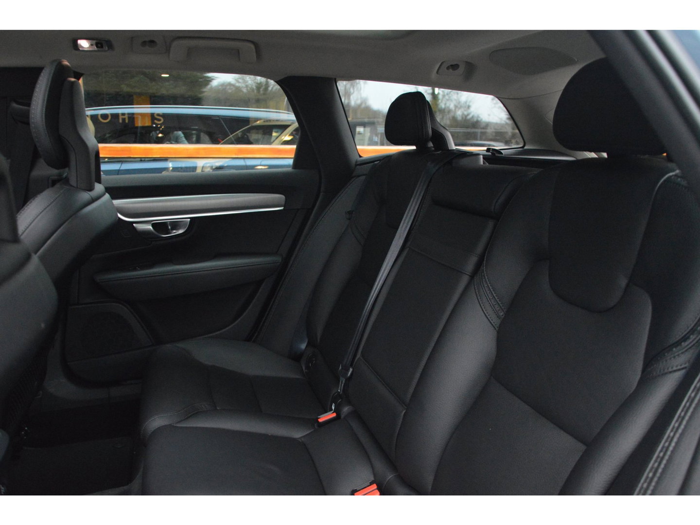 Volvo V90 Cross Country T5 AWD | Panoramadak | Trekhaak 2400KG | Stoelverwarming | Leer | Apple CarPlay | BLIS |