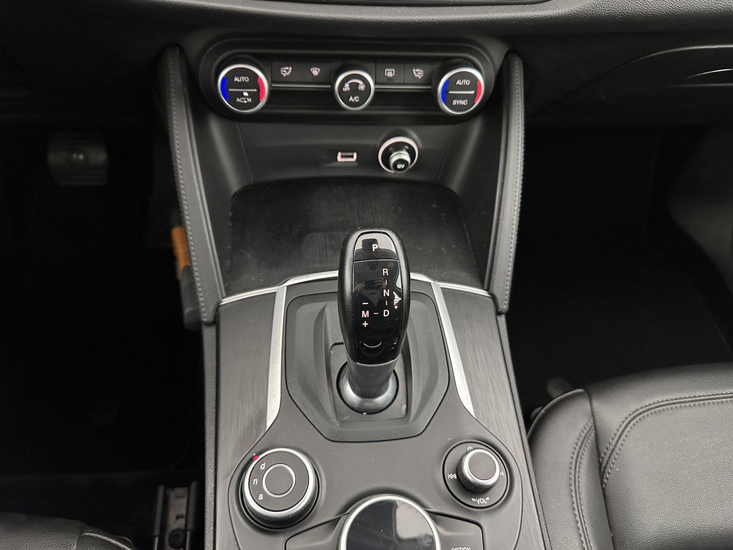 Alfa Romeo Stelvio 2.2d Super Aut. *LEATHER-FABRIC | BI-XENON | DAB+ | NAVI-FULLMAP | COMFORT-SEATS | ECC | CRUISE | PDC | 18"ALU*