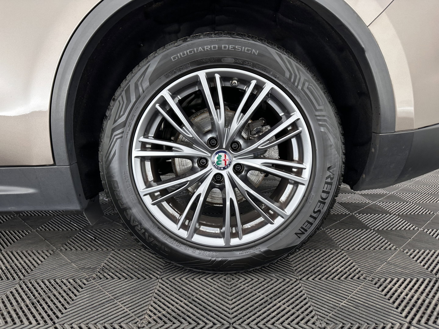 Alfa Romeo Stelvio 2.2d Super Aut. *LEATHER-FABRIC | BI-XENON | DAB+ | NAVI-FULLMAP | COMFORT-SEATS | ECC | CRUISE | PDC | 18"ALU*