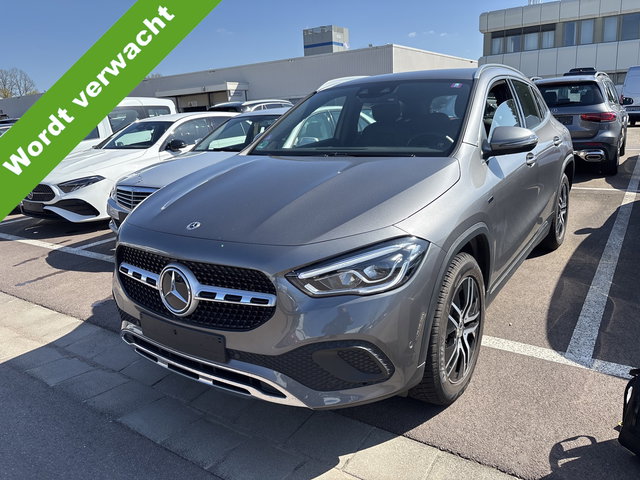 Mercedes-Benz GLA - 250 e Progressive LED Wegklapbare trekhaak Stoelverwarming Achteruitrijcamera