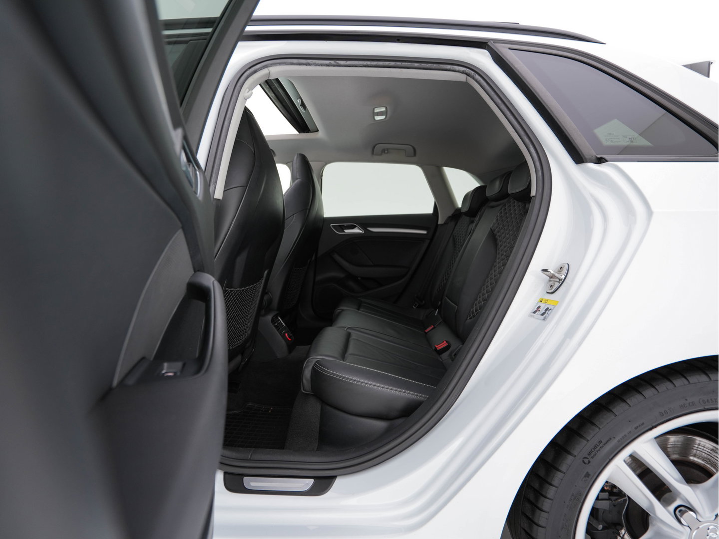 Audi S3 Sportback 2.0 TFSI Quattro Pro Line Plus Aut. *PANO | LEATHER | HEATED-SPORTSEATS | ADAPTIVE-CRUISE | FULL-LED | KEYLESS | CAMERA | NAVI-FULLMAP | PRIVACYGLASS | SHIFTPADDLES | ECC | PDC | 18''ALU*