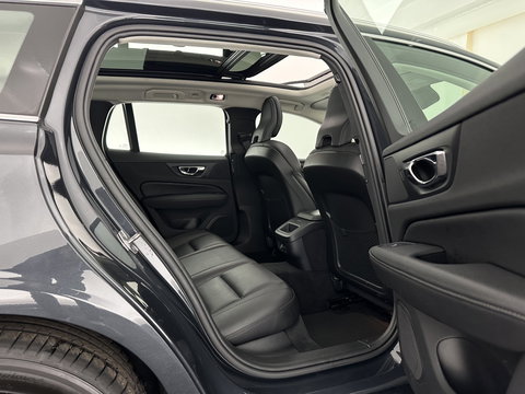 Volvo V60 2.0 D3 Momentum Aut. *PANO | LEATHER | FULL-LED | KEYLESS | BLINDSPOT | CAMERA | DAB | DIGI-COCKPIT | NAVI-FULLMAP | ECC | HEATED-SPORTSEATS | PDC | ADAPTIVE-CRUISE | LANE-ASSIST | HEAD-UP | 17"ALU*