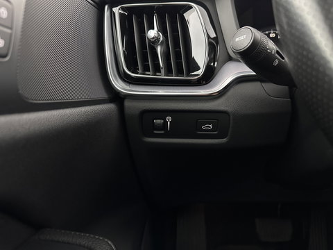 Volvo V60 2.0 D3 Momentum Aut. *PANO | LEATHER | FULL-LED | KEYLESS | BLINDSPOT | CAMERA | DAB | DIGI-COCKPIT | NAVI-FULLMAP | ECC | HEATED-SPORTSEATS | PDC | ADAPTIVE-CRUISE | LANE-ASSIST | HEAD-UP | 17"ALU*