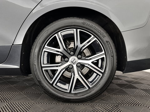 Volvo V60 2.0 D3 Momentum Aut. *PANO | LEATHER | FULL-LED | KEYLESS | BLINDSPOT | CAMERA | DAB | DIGI-COCKPIT | NAVI-FULLMAP | ECC | HEATED-SPORTSEATS | PDC | ADAPTIVE-CRUISE | LANE-ASSIST | HEAD-UP | 17"ALU*