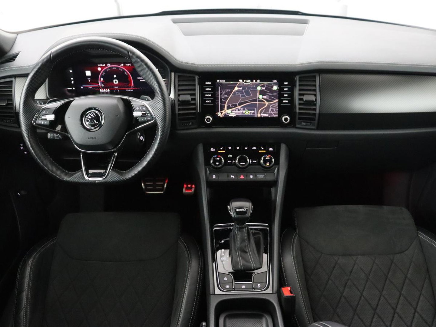 Škoda Kodiaq 1.5 TSI Sportline Business 7 Persoons | Stoelverwarming | Adaptive cruise | Alcantara | Matrix LED | Carplay | Keyless | Camera | Virtual Cockpit | Side Assist | Sfeerverlichting | Navigatie