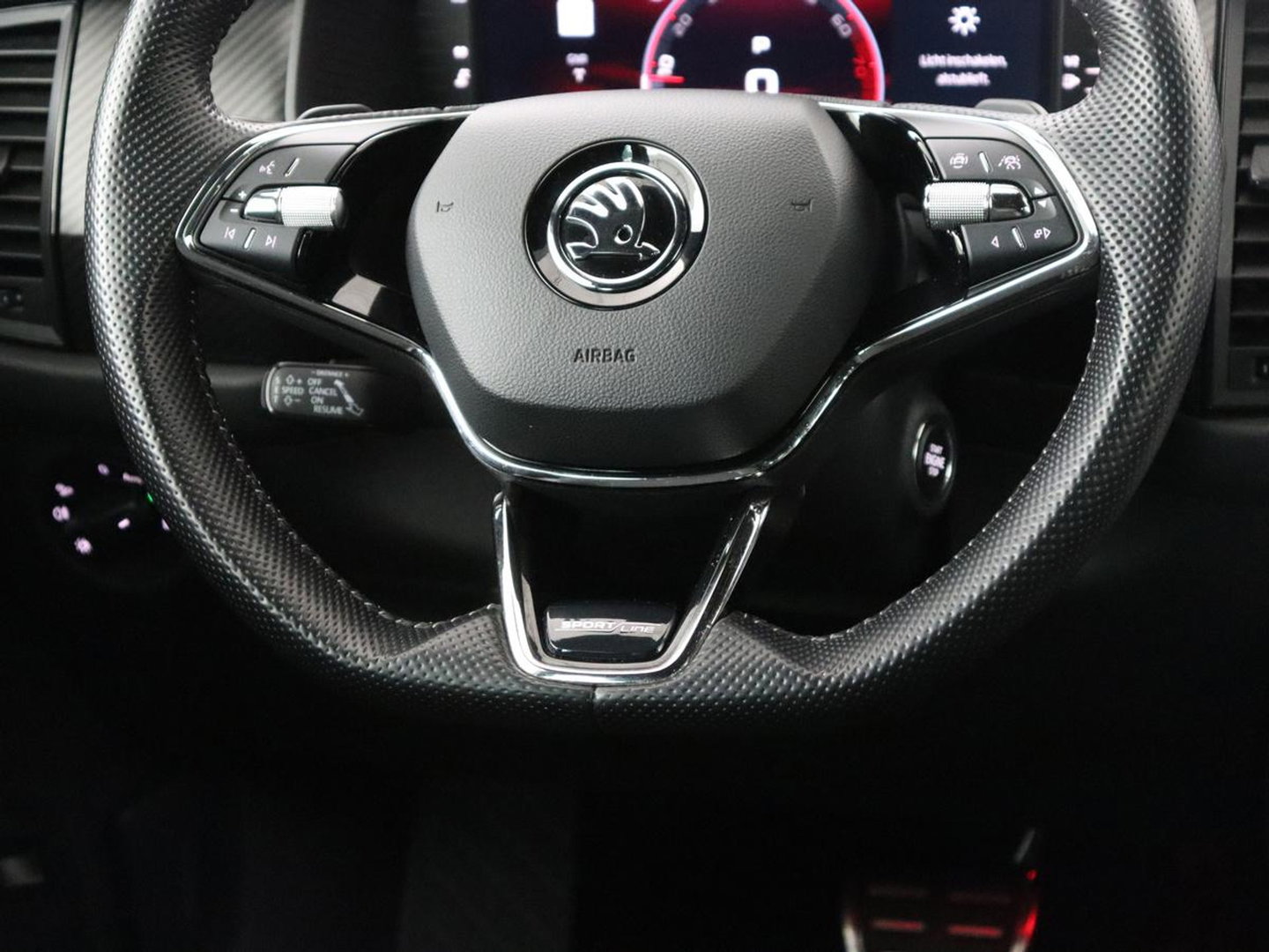 Škoda Kodiaq 1.5 TSI Sportline Business 7 Persoons | Stoelverwarming | Adaptive cruise | Alcantara | Matrix LED | Carplay | Keyless | Camera | Virtual Cockpit | Side Assist | Sfeerverlichting | Navigatie