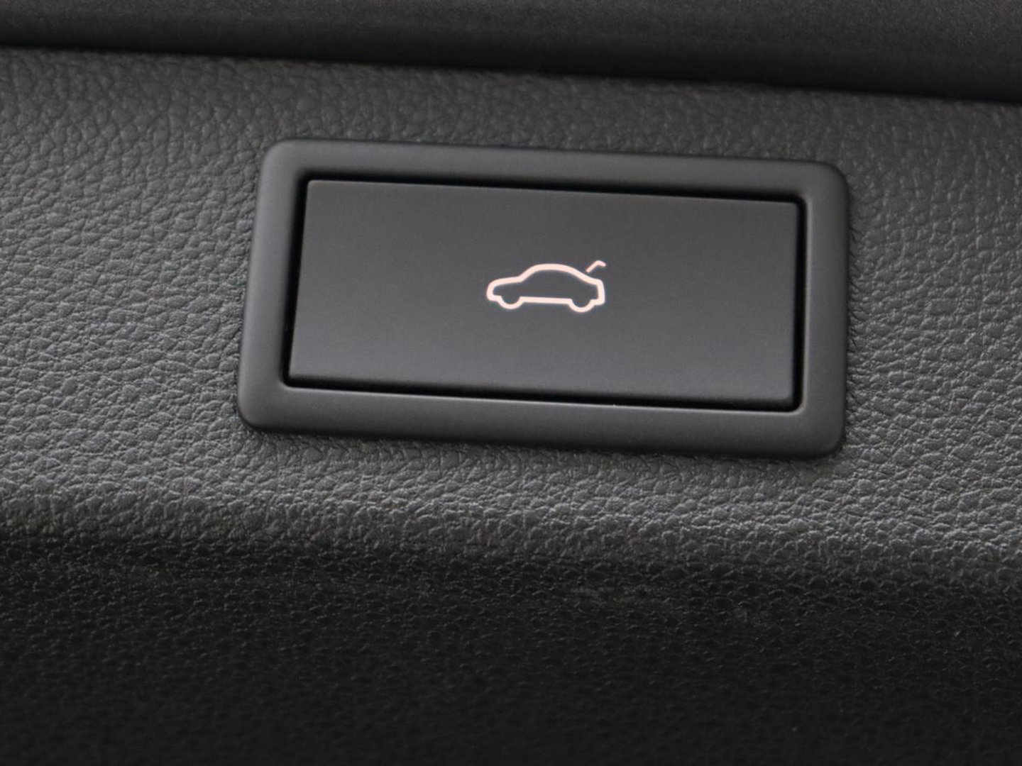 Škoda Kodiaq 1.5 TSI Sportline Business 7 Persoons | Stoelverwarming | Adaptive cruise | Alcantara | Matrix LED | Carplay | Keyless | Camera | Virtual Cockpit | Side Assist | Sfeerverlichting | Navigatie