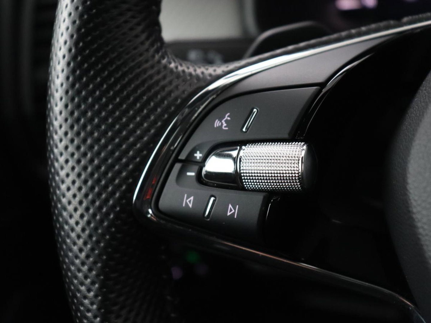 Škoda Kodiaq 1.5 TSI Sportline Business 7 Persoons | Stoelverwarming | Adaptive cruise | Alcantara | Matrix LED | Carplay | Keyless | Camera | Virtual Cockpit | Side Assist | Sfeerverlichting | Navigatie