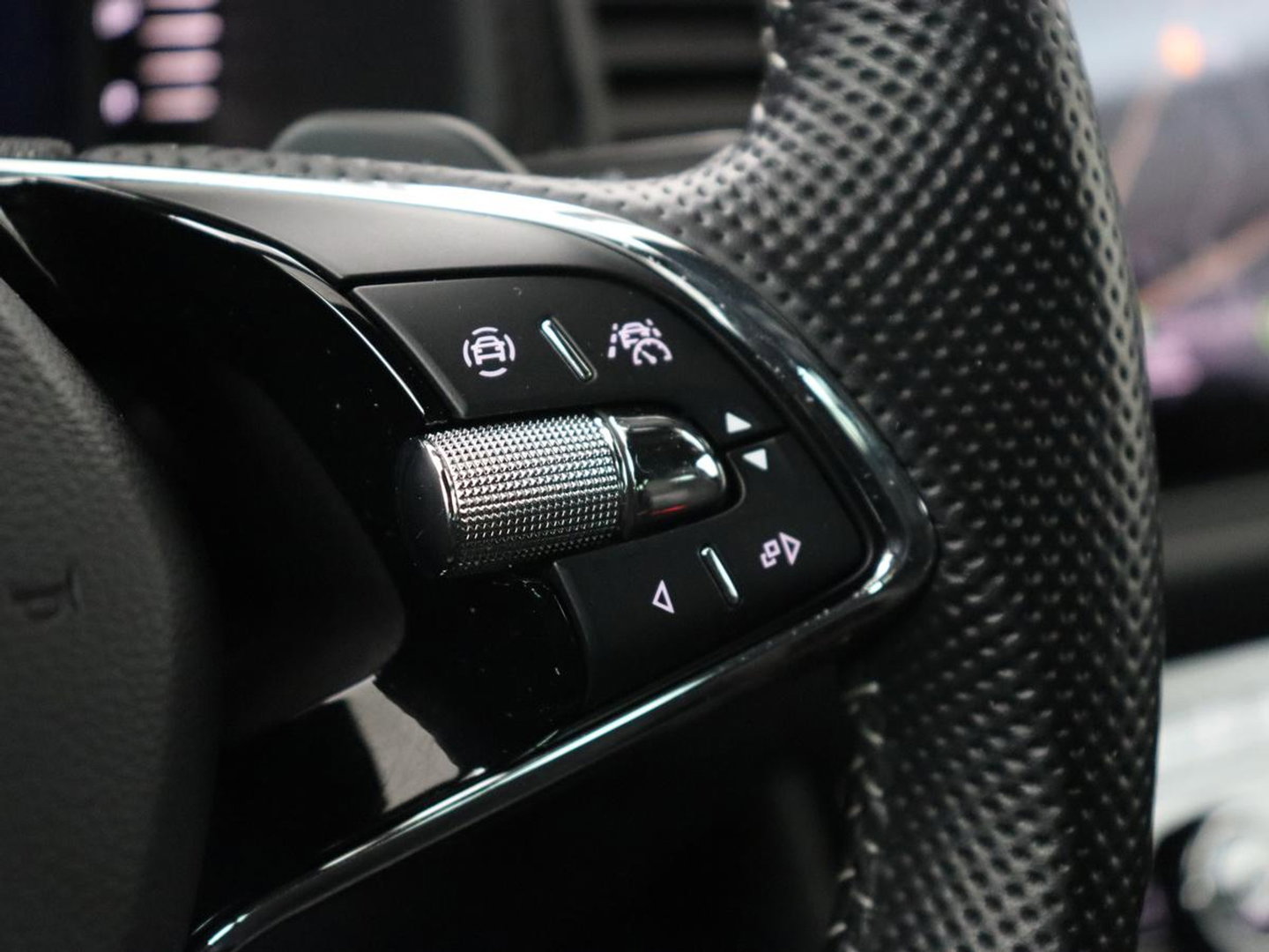 Škoda Kodiaq 1.5 TSI Sportline Business 7 Persoons | Stoelverwarming | Adaptive cruise | Alcantara | Matrix LED | Carplay | Keyless | Camera | Virtual Cockpit | Side Assist | Sfeerverlichting | Navigatie