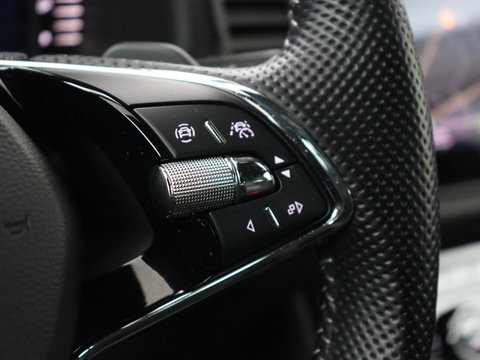 Škoda Kodiaq 1.5 TSI Sportline Business 7 Persoons | Stoelverwarming | Adaptive cruise | Alcantara | Matrix LED | Carplay | Keyless | Camera | Virtual Cockpit | Side Assist | Sfeerverlichting | Navigatie