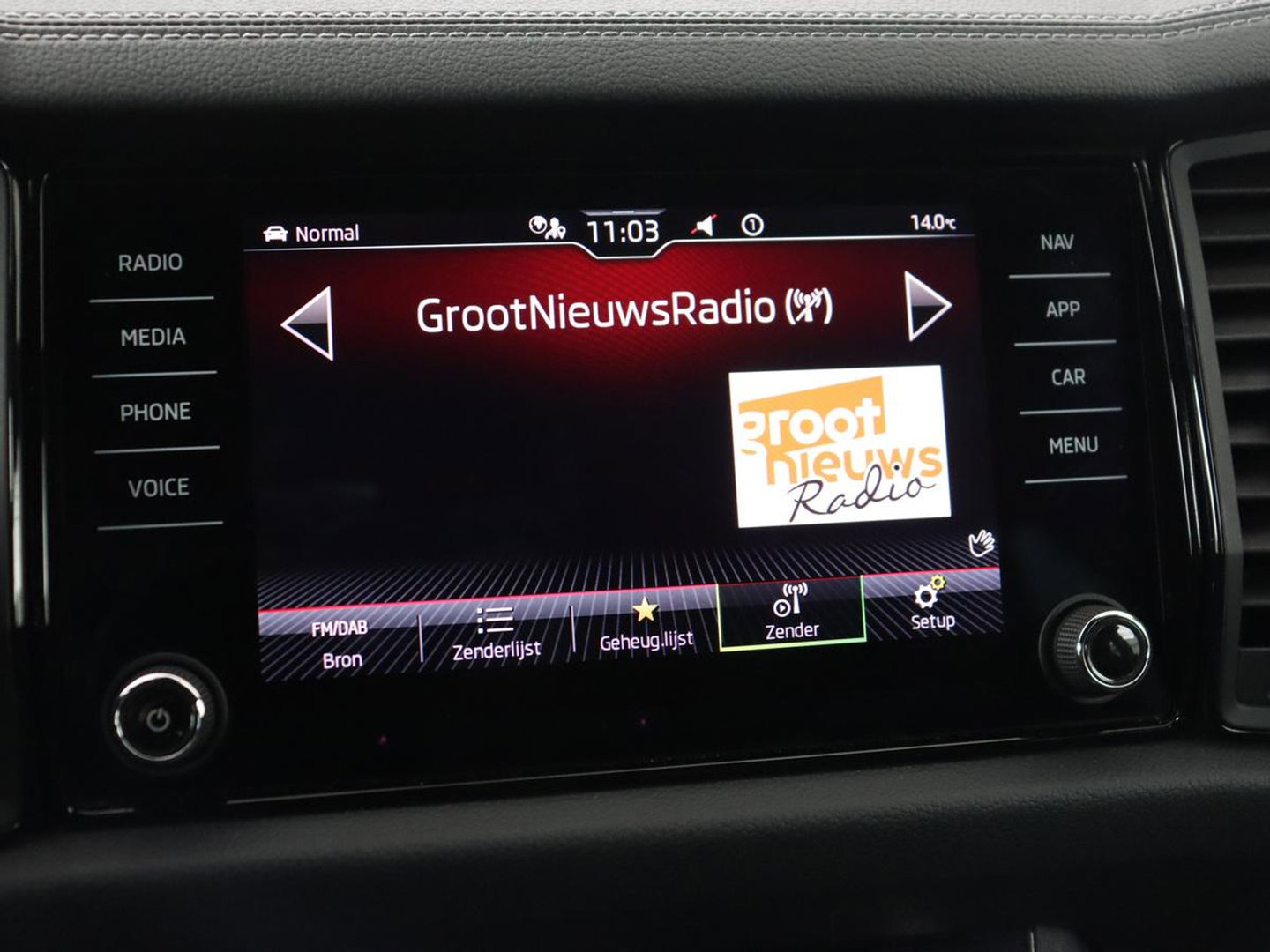 Škoda Kodiaq 1.5 TSI Sportline Business 7 Persoons | Stoelverwarming | Adaptive cruise | Alcantara | Matrix LED | Carplay | Keyless | Camera | Virtual Cockpit | Side Assist | Sfeerverlichting | Navigatie