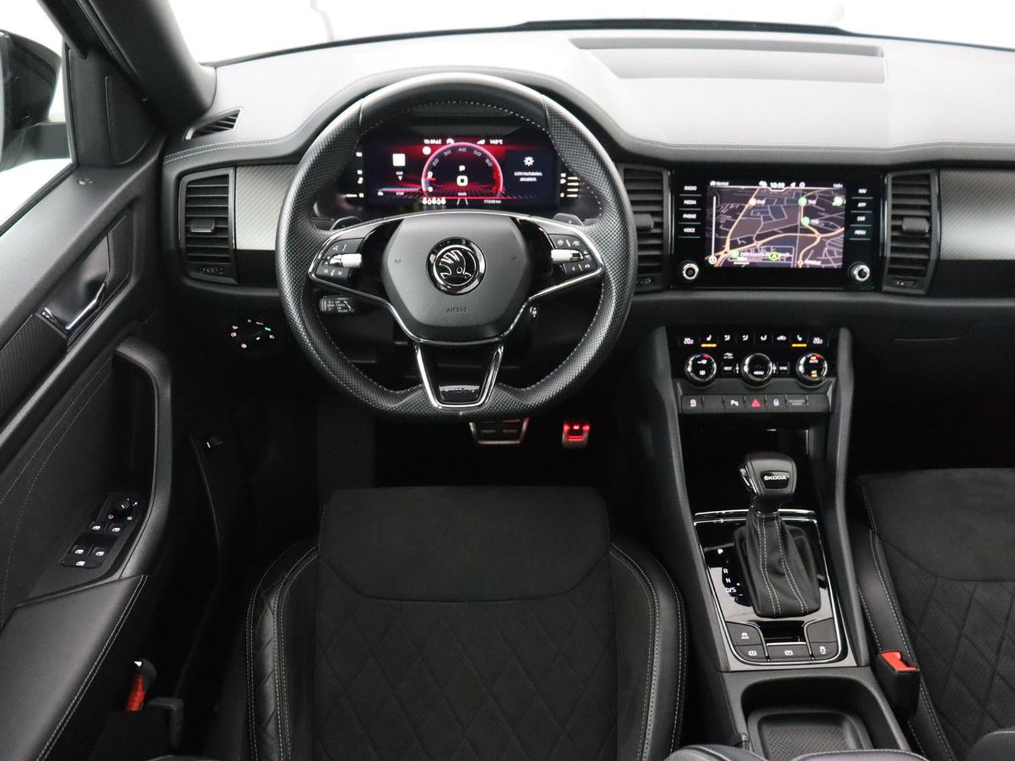 Škoda Kodiaq 1.5 TSI Sportline Business 7 Persoons | Stoelverwarming | Adaptive cruise | Alcantara | Matrix LED | Carplay | Keyless | Camera | Virtual Cockpit | Side Assist | Sfeerverlichting | Navigatie