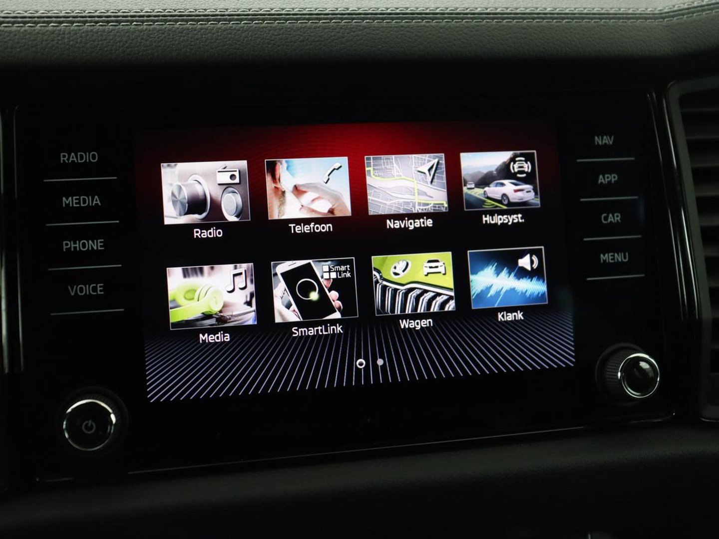 Škoda Kodiaq 1.5 TSI Sportline Business 7 Persoons | Stoelverwarming | Adaptive cruise | Alcantara | Matrix LED | Carplay | Keyless | Camera | Virtual Cockpit | Side Assist | Sfeerverlichting | Navigatie