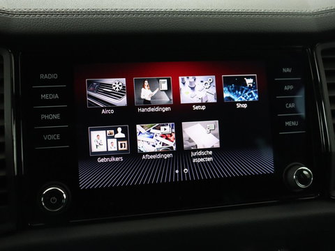 Škoda Kodiaq 1.5 TSI Sportline Business 7 Persoons | Stoelverwarming | Adaptive cruise | Alcantara | Matrix LED | Carplay | Keyless | Camera | Virtual Cockpit | Side Assist | Sfeerverlichting | Navigatie