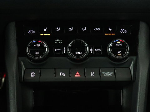 Škoda Kodiaq 1.5 TSI Sportline Business 7 Persoons | Stoelverwarming | Adaptive cruise | Alcantara | Matrix LED | Carplay | Keyless | Camera | Virtual Cockpit | Side Assist | Sfeerverlichting | Navigatie