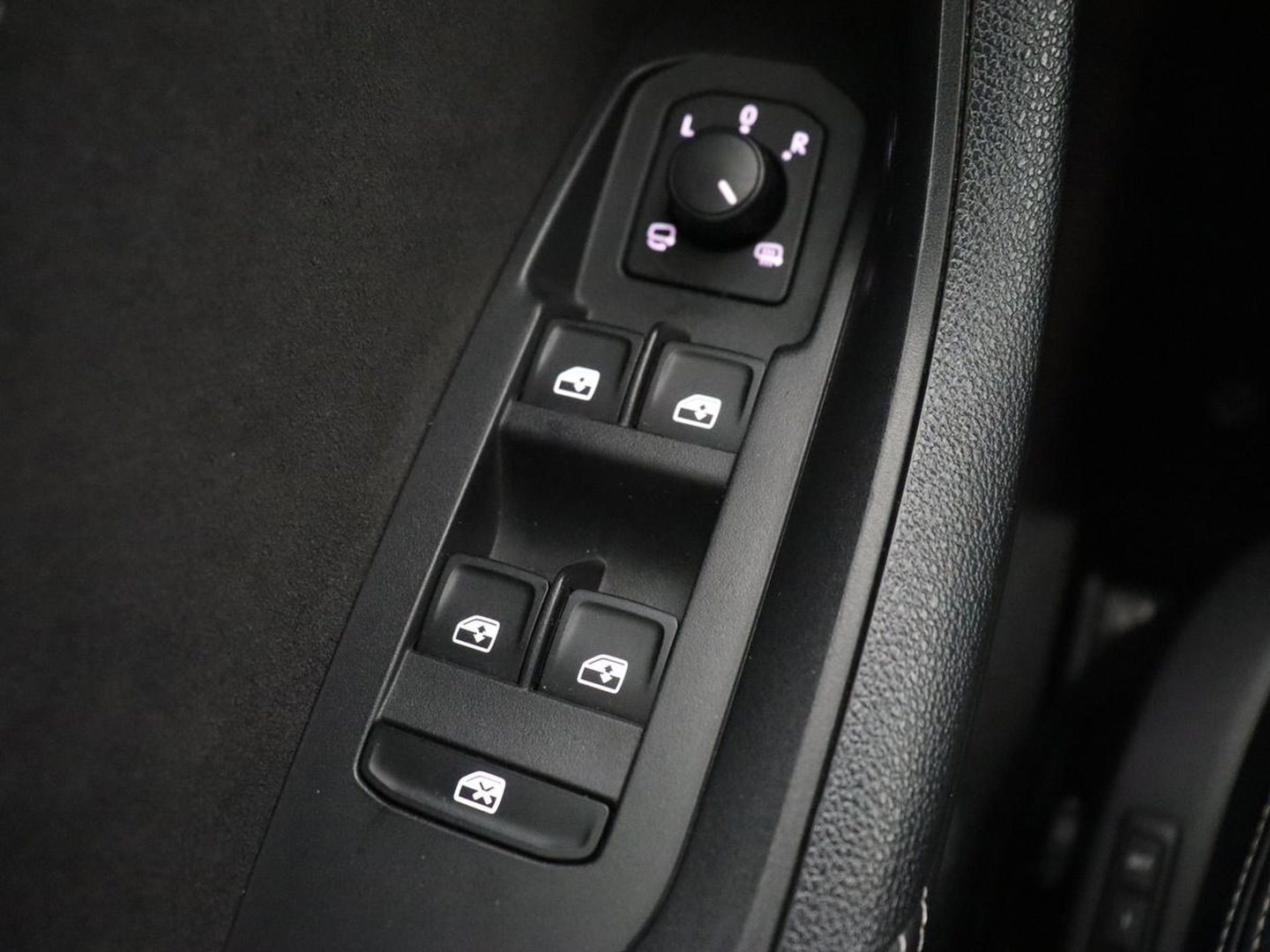 Škoda Kodiaq 1.5 TSI Sportline Business 7 Persoons | Stoelverwarming | Adaptive cruise | Alcantara | Matrix LED | Carplay | Keyless | Camera | Virtual Cockpit | Side Assist | Sfeerverlichting | Navigatie