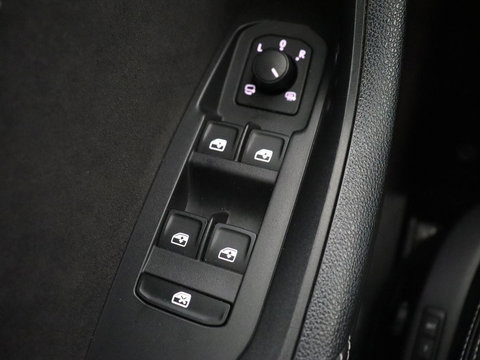 Škoda Kodiaq 1.5 TSI Sportline Business 7 Persoons | Stoelverwarming | Adaptive cruise | Alcantara | Matrix LED | Carplay | Keyless | Camera | Virtual Cockpit | Side Assist | Sfeerverlichting | Navigatie