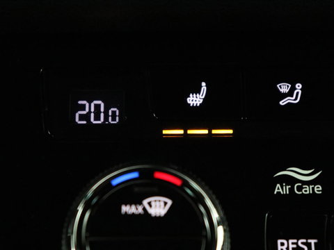 Škoda Kodiaq 1.5 TSI Sportline Business 7 Persoons | Stoelverwarming | Adaptive cruise | Alcantara | Matrix LED | Carplay | Keyless | Camera | Virtual Cockpit | Side Assist | Sfeerverlichting | Navigatie