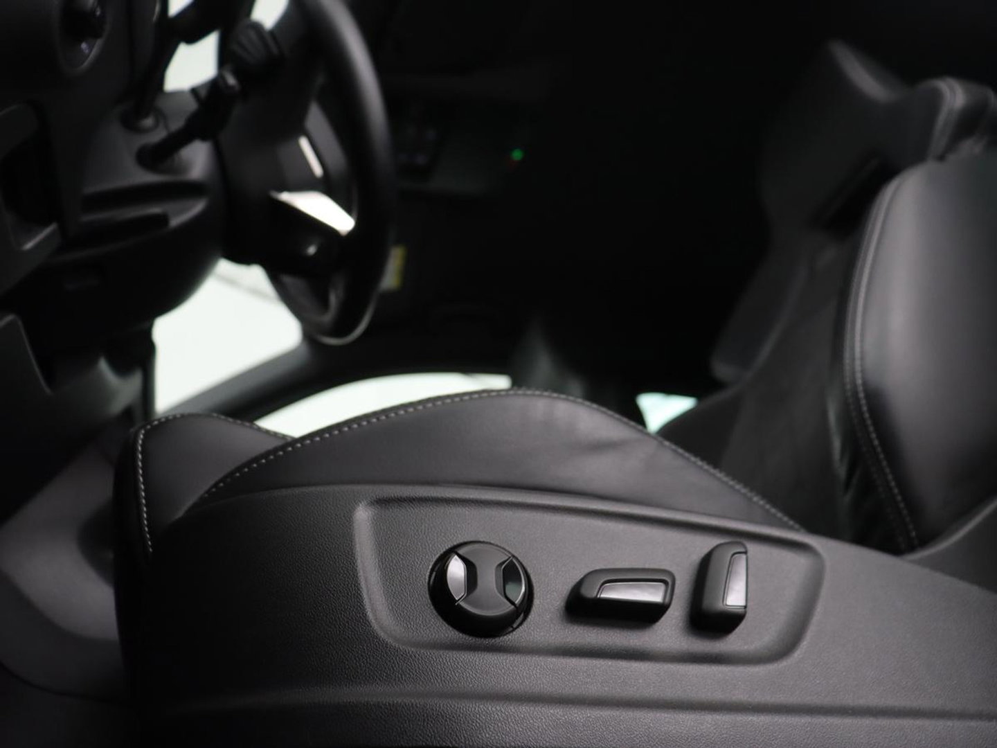 Škoda Kodiaq 1.5 TSI Sportline Business 7 Persoons | Stoelverwarming | Adaptive cruise | Alcantara | Matrix LED | Carplay | Keyless | Camera | Virtual Cockpit | Side Assist | Sfeerverlichting | Navigatie