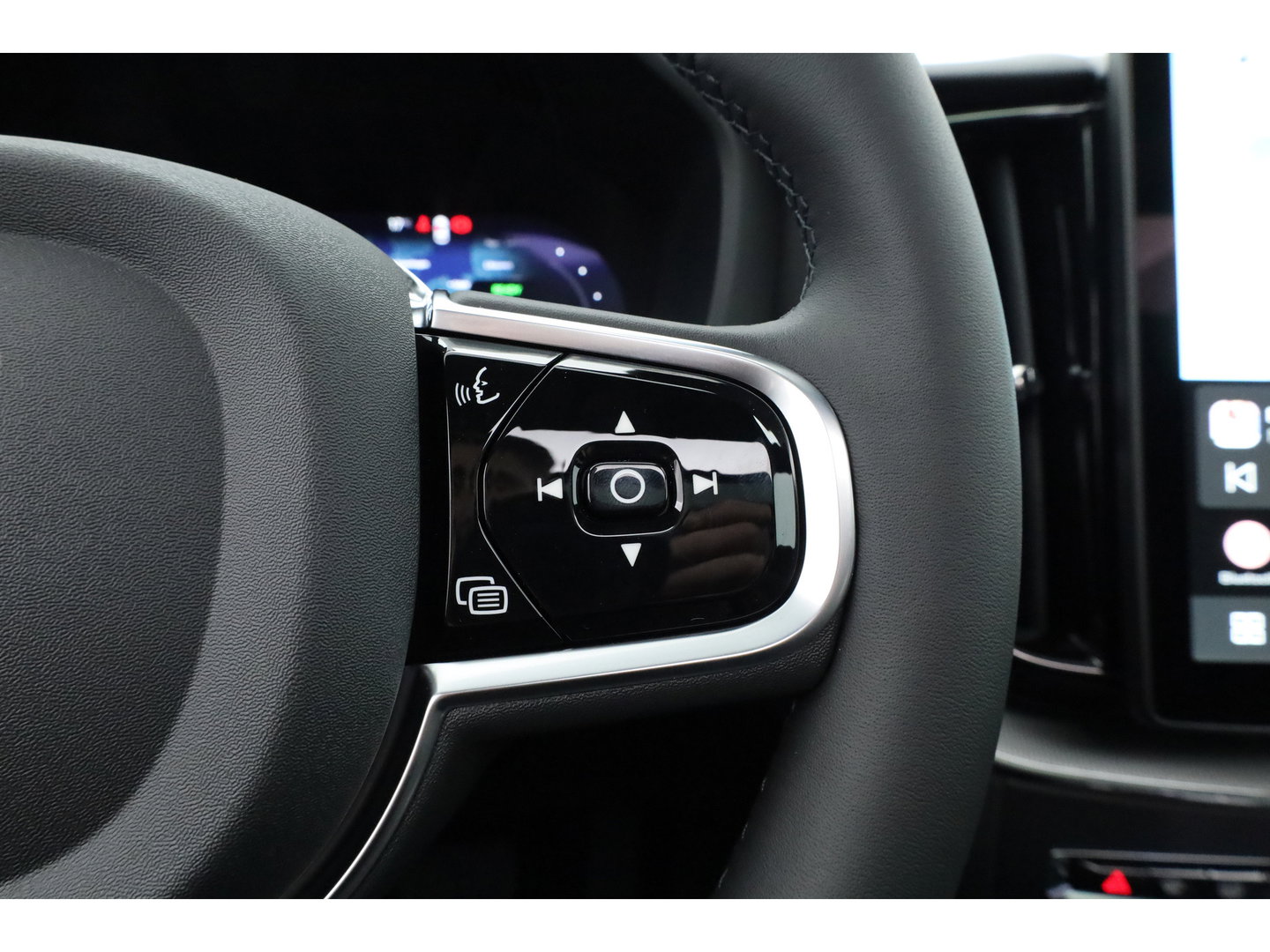Volvo XC60 2.0 T8 Plug-in hybrid AWD Plus Black Edition | Pano | Head up | 360 Camera | Blis | Acc | H&K Audio | Mem stoelen |