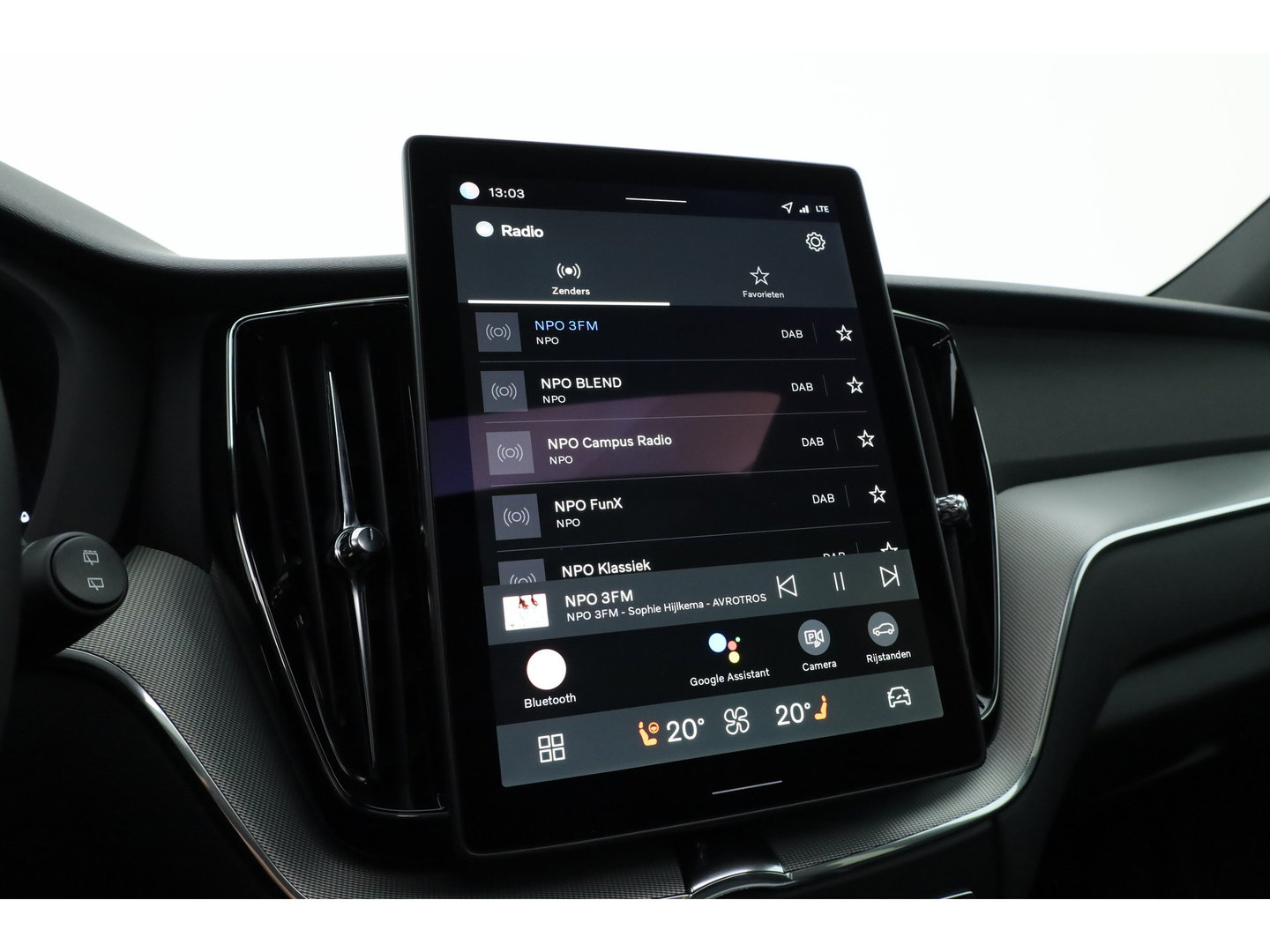 Volvo XC60 2.0 T8 Plug-in hybrid AWD Plus Black Edition | Pano | Head up | 360 Camera | Blis | Acc | H&K Audio | Mem stoelen |