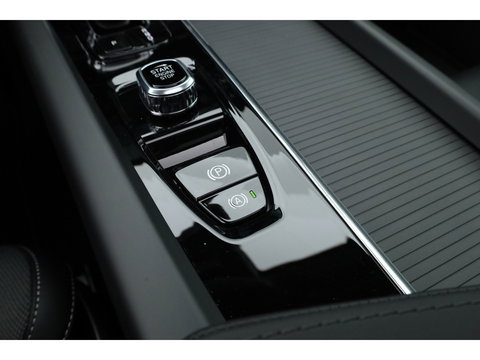 Volvo XC60 2.0 T8 Plug-in hybrid AWD Plus Black Edition | Pano | Head up | 360 Camera | Blis | Acc | H&K Audio | Mem stoelen |