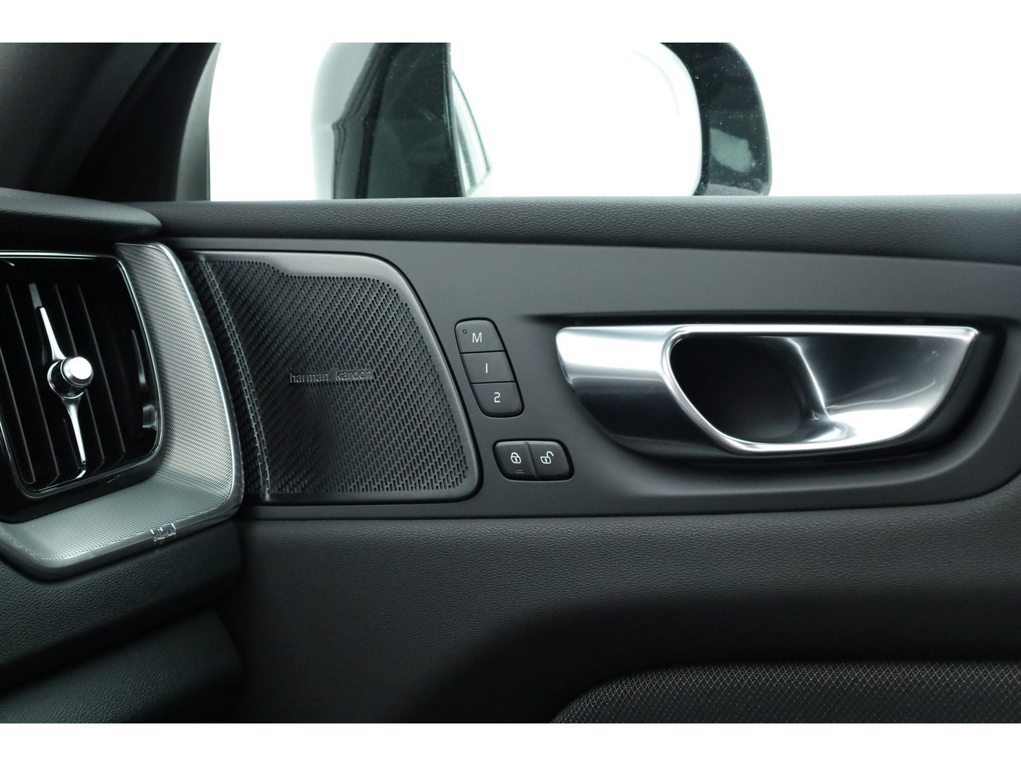 Volvo XC60 2.0 T8 Plug-in hybrid AWD Plus Black Edition | Pano | Head up | 360 Camera | Blis | Acc | H&K Audio | Mem stoelen |