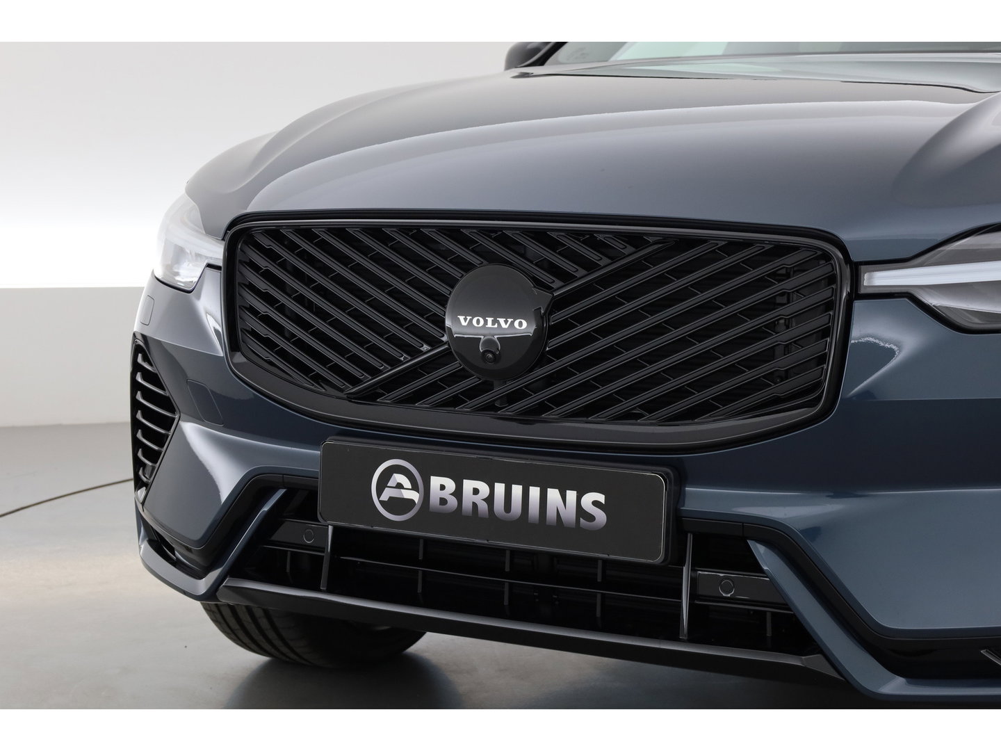 Volvo XC60 2.0 T8 Plug-in hybrid AWD Plus Black Edition | Pano | Head up | 360 Camera | Blis | Acc | H&K Audio | Mem stoelen |