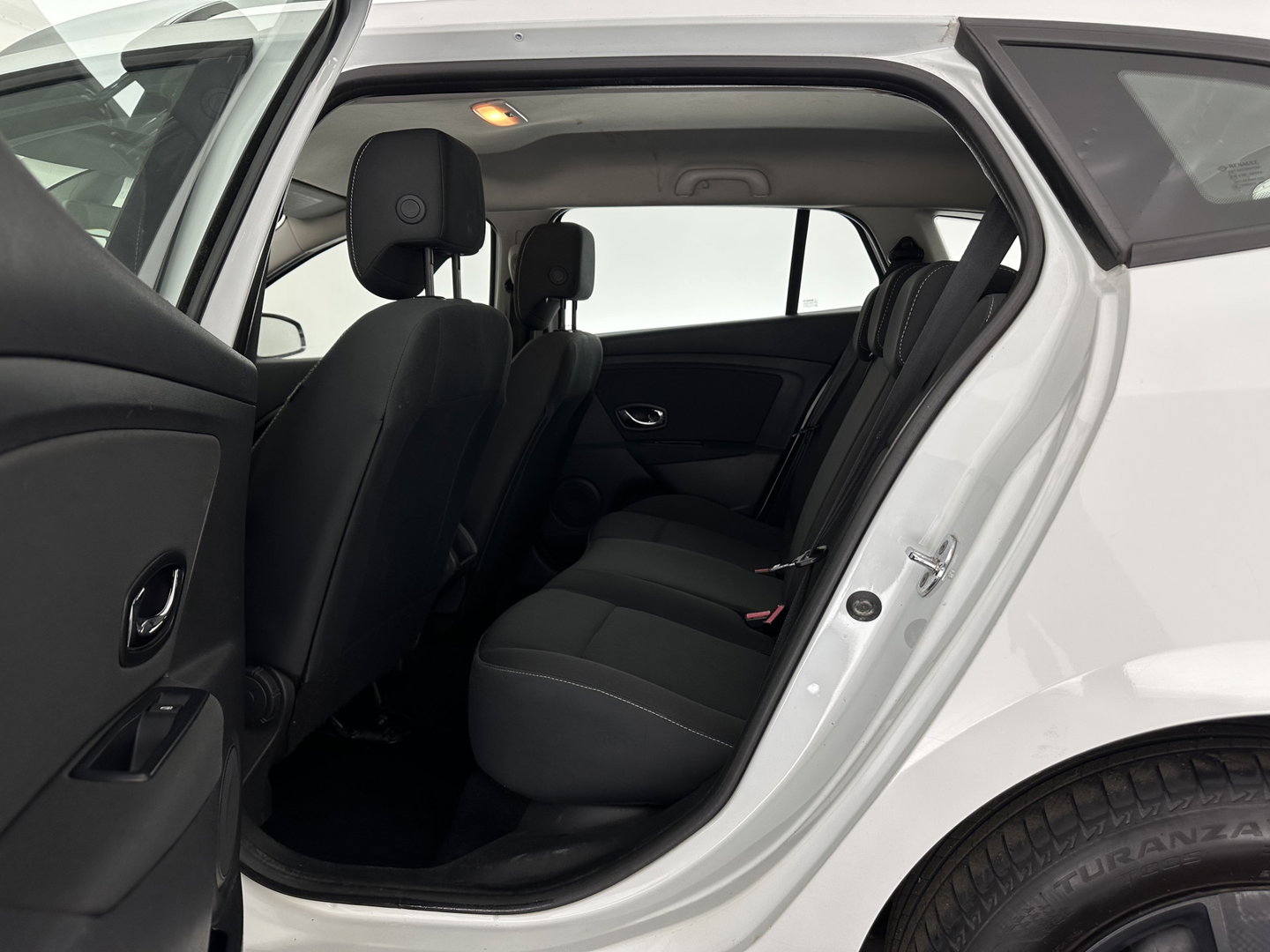 Renault Mégane Estate 1.5 dCi Expression *NAVI-FULLMAP | AIRCO | CRUISE | PDC | TOWBAR*