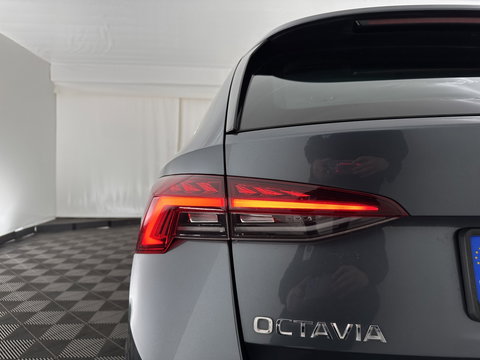 Škoda Octavia Combi 1.0 TSI Business Edition Plus (INCL-BTW) *FULL-LED | NAVI-FULLMAP | HEATED-COMFORTSEATS | DIGI-COCKPIT | CAMERA | KEYLESS | DAB | AMBIENTLIGHT | PRIVACYGLASS | ECC | CARPLAY | PDC | CRUISE | 17''ALU*