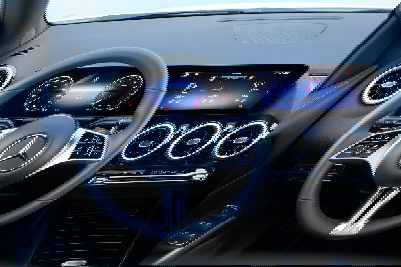 Mercedes-Benz B-Klasse 200 Luxury Line / Panoramadak / Stuurwielverwarming / Stoelverwarming