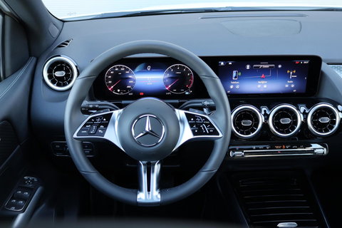 Mercedes-Benz B-Klasse 200 Luxury Line / Panoramadak / Stuurwielverwarming / Stoelverwarming