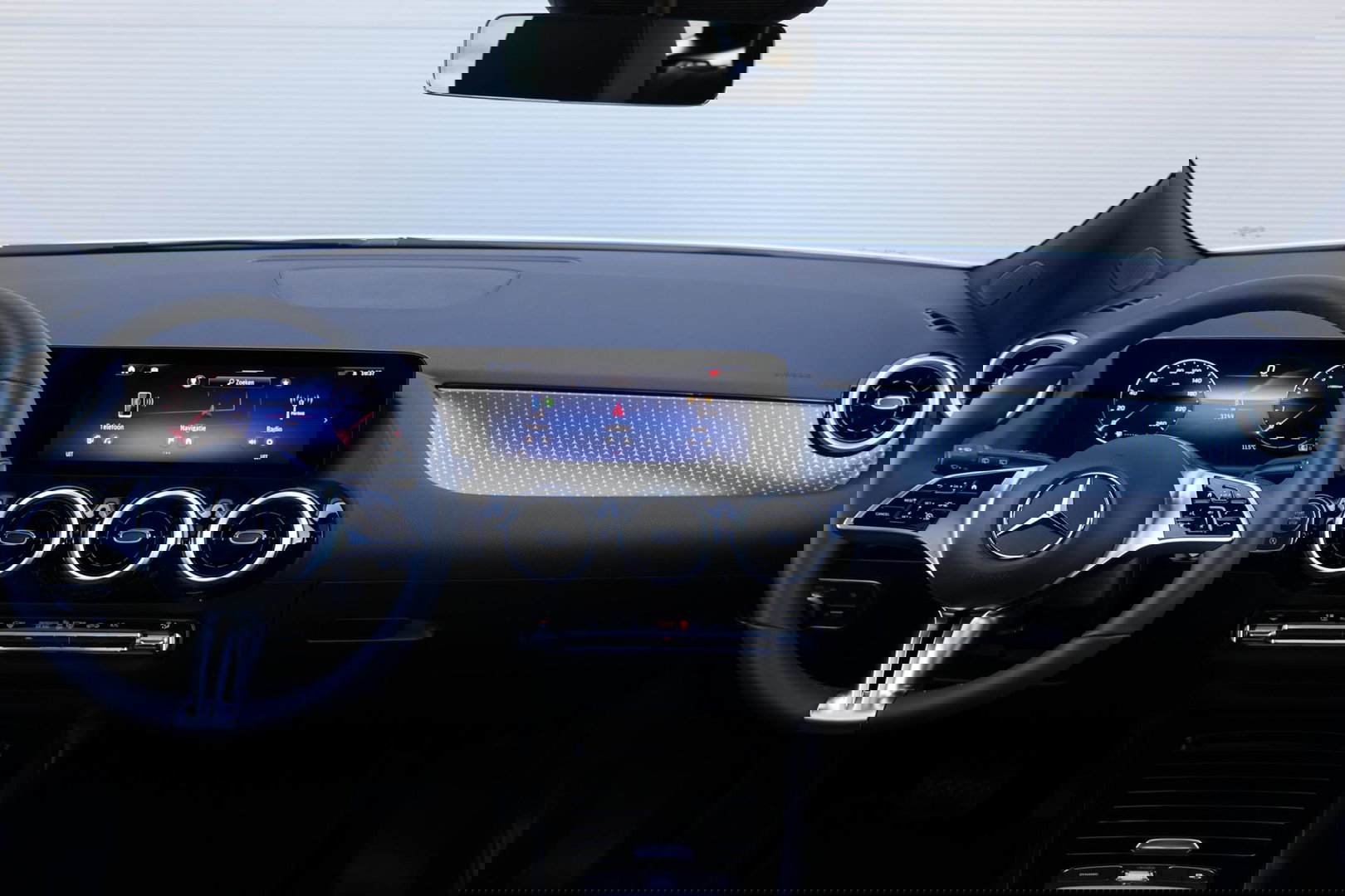 Mercedes-Benz B-Klasse 200 Luxury Line / Panoramadak / Stuurwielverwarming / Stoelverwarming