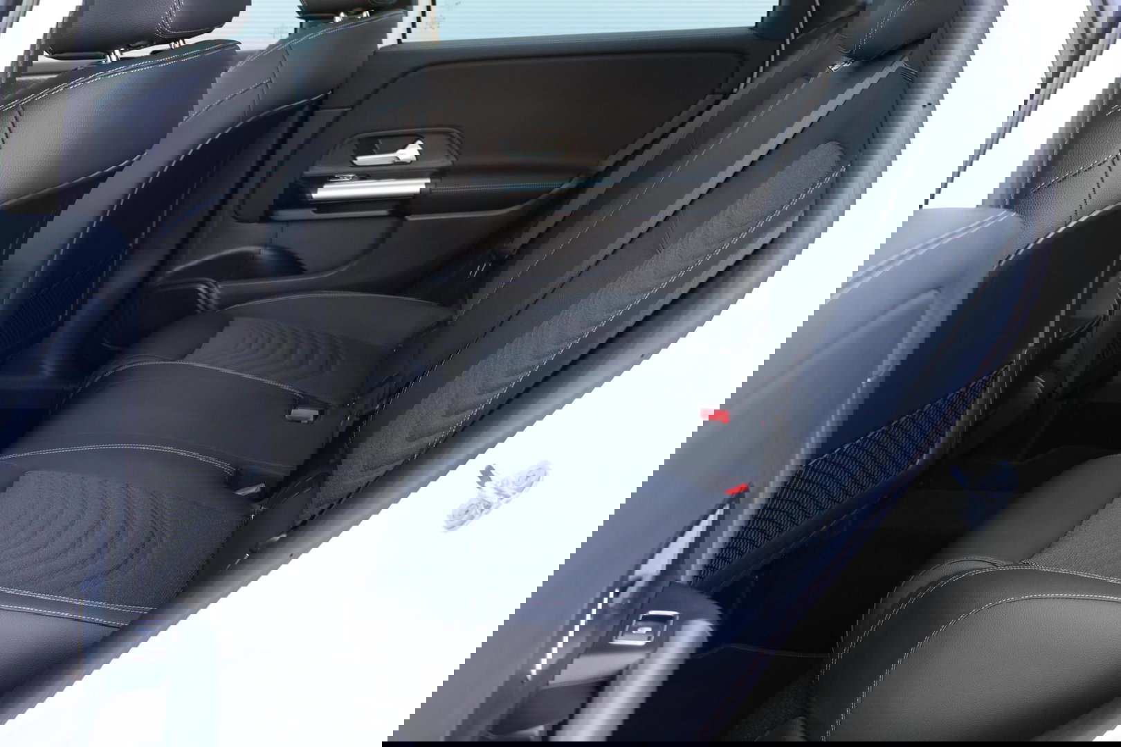 Mercedes-Benz B-Klasse 200 Luxury Line / Panoramadak / Stuurwielverwarming / Stoelverwarming