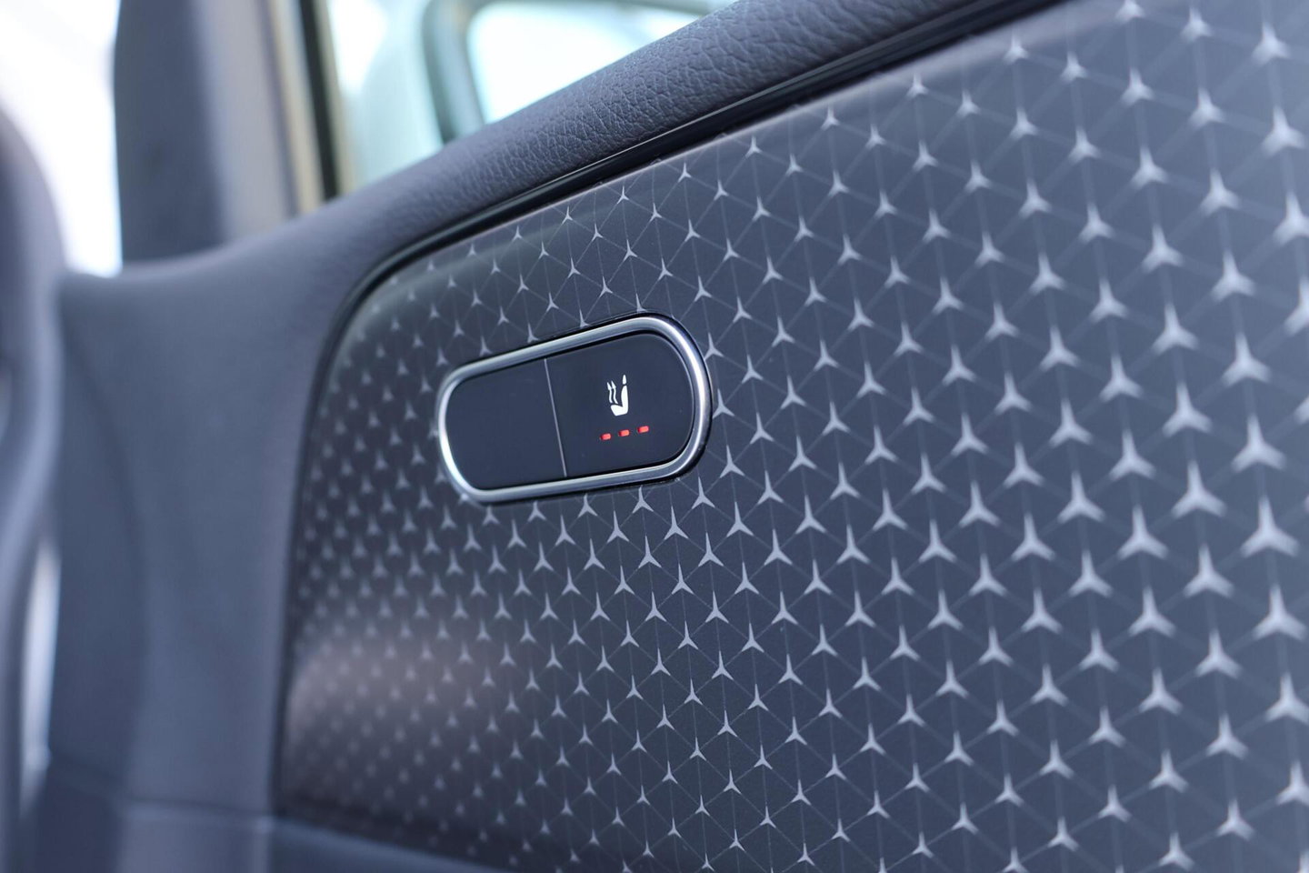 Mercedes-Benz B-Klasse 200 Luxury Line / Panoramadak / Stuurwielverwarming / Stoelverwarming