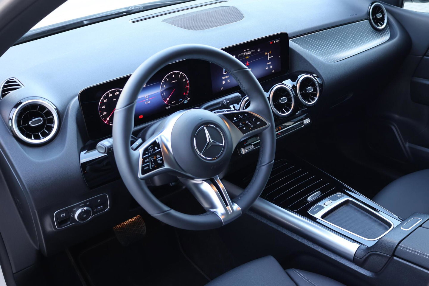 Mercedes-Benz B-Klasse 200 Luxury Line / Panoramadak / Stuurwielverwarming / Stoelverwarming