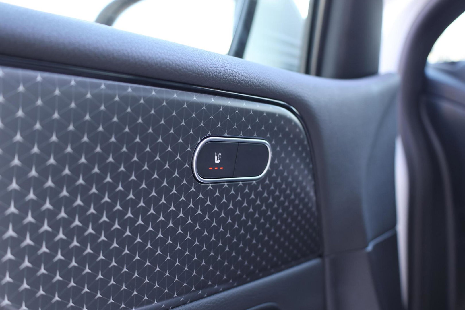 Mercedes-Benz B-Klasse 200 Luxury Line / Panoramadak / Stuurwielverwarming / Stoelverwarming