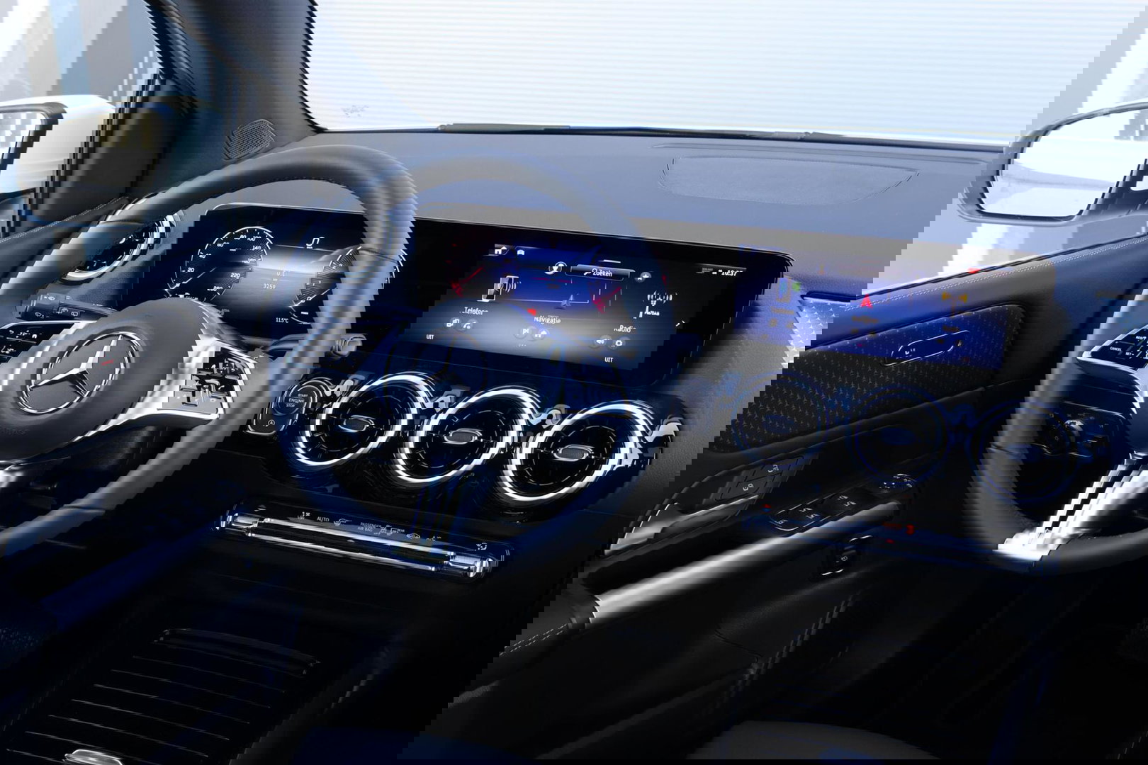 Mercedes-Benz B-Klasse 200 Luxury Line / Panoramadak / Stuurwielverwarming / Stoelverwarming