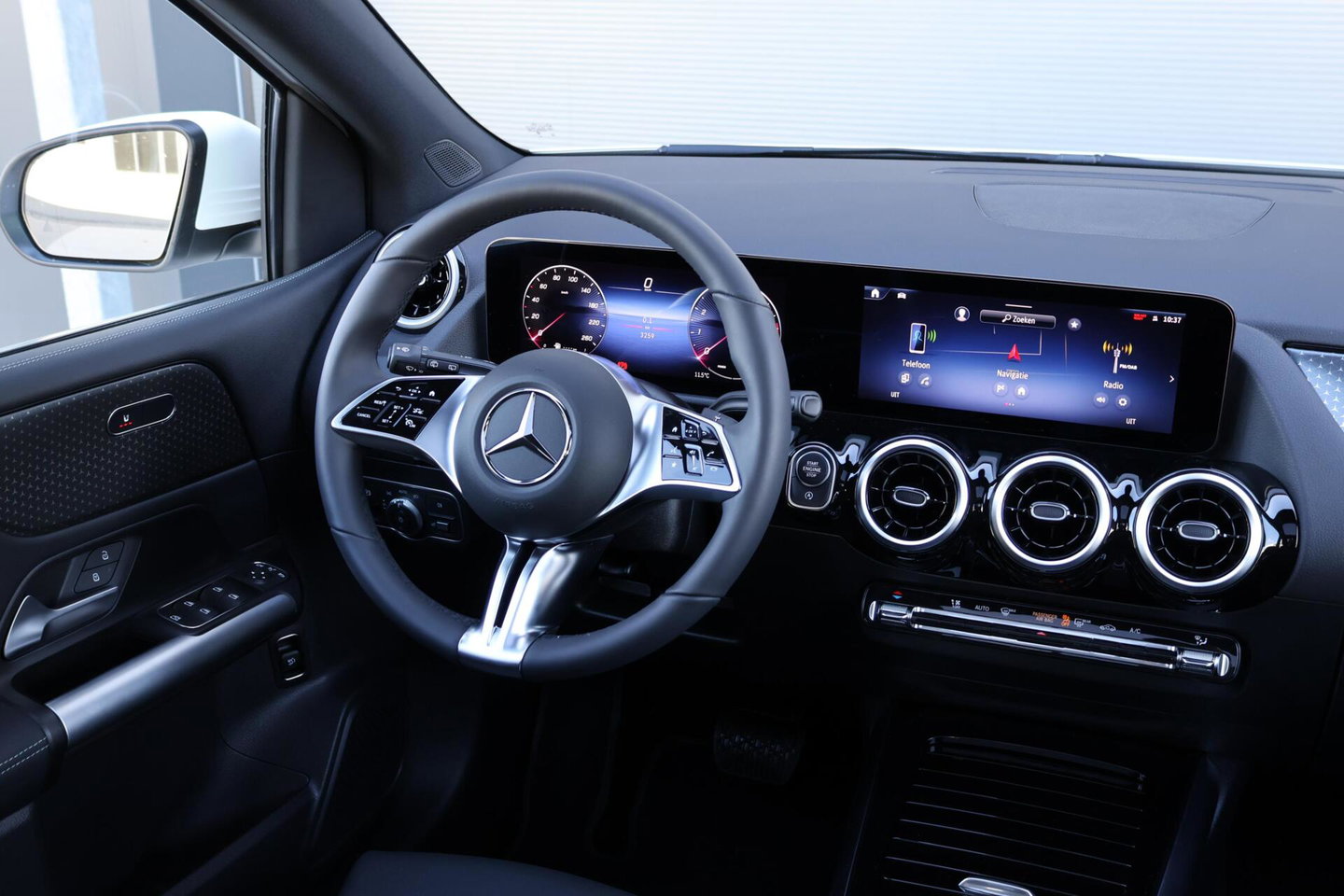 Mercedes-Benz B-Klasse 200 Luxury Line / Panoramadak / Stuurwielverwarming / Stoelverwarming