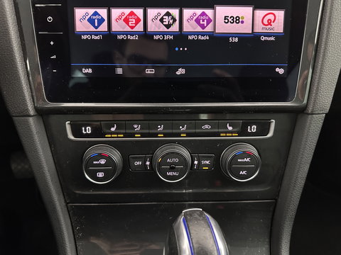 Volkswagen e-Golf (INCL-BTW) *HEATPUMP | LEATHER | ADAPTIVE-CRUISE | FULL-LED | DYNAUDIO | BLINDSPOT | DIGI-COCKPIT | NAVI-FULLMAP | CAMERA | KEYLESS | ECC | CCS-FASTLOADER | PDC | 17''ALU*