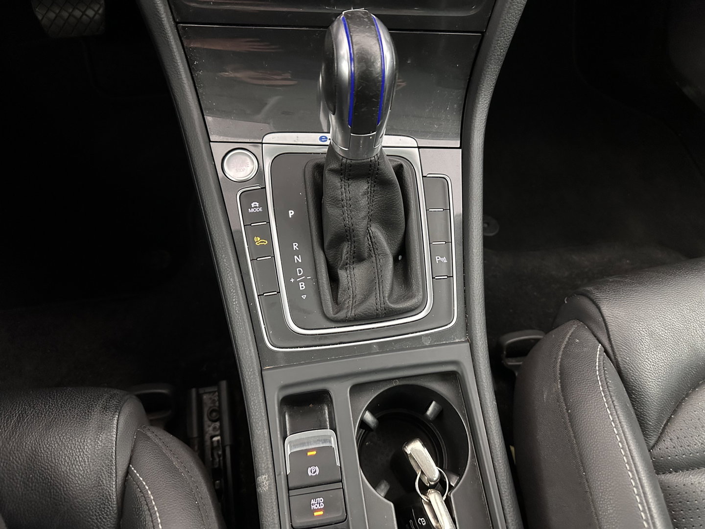 Volkswagen e-Golf (INCL-BTW) *HEATPUMP | LEATHER | ADAPTIVE-CRUISE | FULL-LED | DYNAUDIO | BLINDSPOT | DIGI-COCKPIT | NAVI-FULLMAP | CAMERA | KEYLESS | ECC | CCS-FASTLOADER | PDC | 17''ALU*