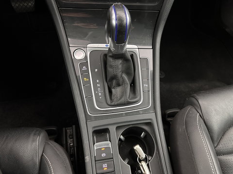 Volkswagen e-Golf (INCL-BTW) *HEATPUMP | LEATHER | ADAPTIVE-CRUISE | FULL-LED | DYNAUDIO | BLINDSPOT | DIGI-COCKPIT | NAVI-FULLMAP | CAMERA | KEYLESS | ECC | CCS-FASTLOADER | PDC | 17''ALU*