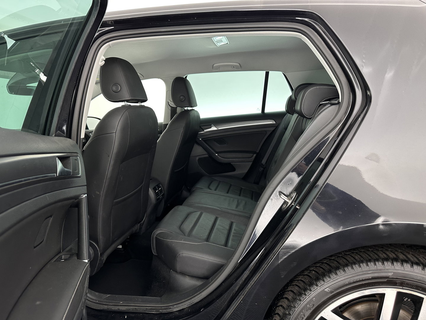 Volkswagen e-Golf (INCL-BTW) *HEATPUMP | LEATHER | ADAPTIVE-CRUISE | FULL-LED | DYNAUDIO | BLINDSPOT | DIGI-COCKPIT | NAVI-FULLMAP | CAMERA | KEYLESS | ECC | CCS-FASTLOADER | PDC | 17''ALU*