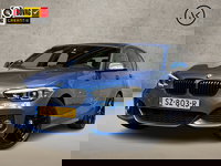 BMW 1 Serie - 118i M Sport High Executive Automaat (GROOT NAVI, M PAKKET, VIRTUAL COCKPIT, LEDER, STOELVERWARMING, SPORTSTOELEN, GETINT GLAS, PARKEERSENSOREN, NIEUWE APK, NIEUWSTAAT)