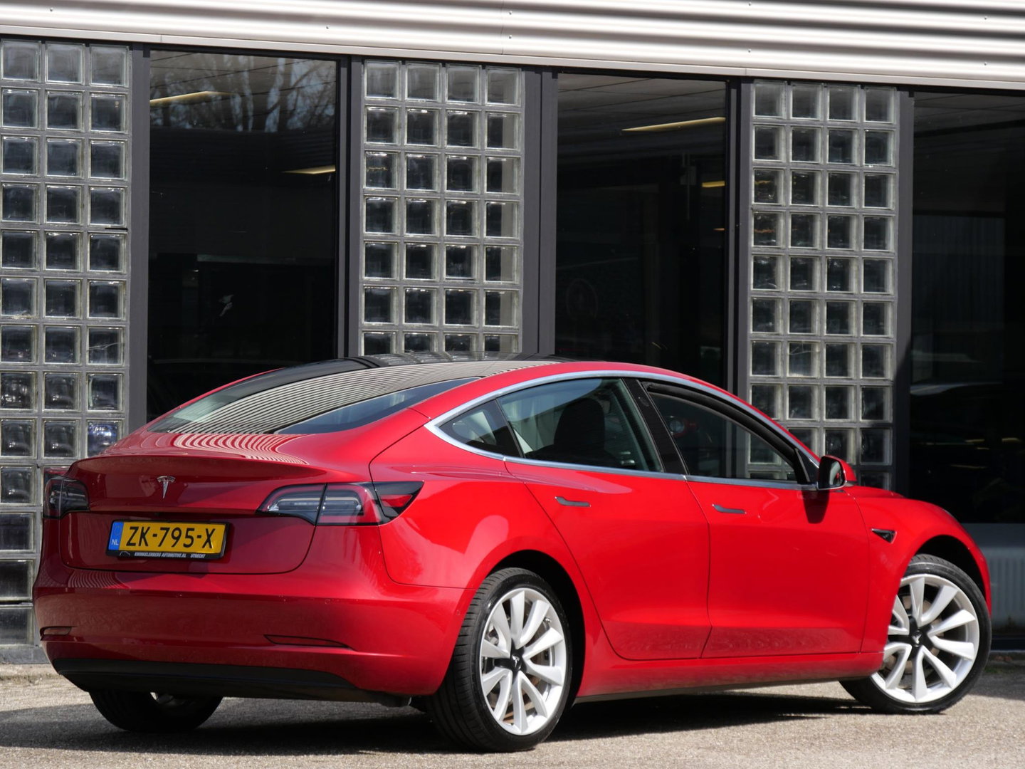 Tesla Model 3 60kWh STANDARD PLUS RDW/ 19INCH/ 1STE EIGENAAR/ 4 NIEUWE BANDEN