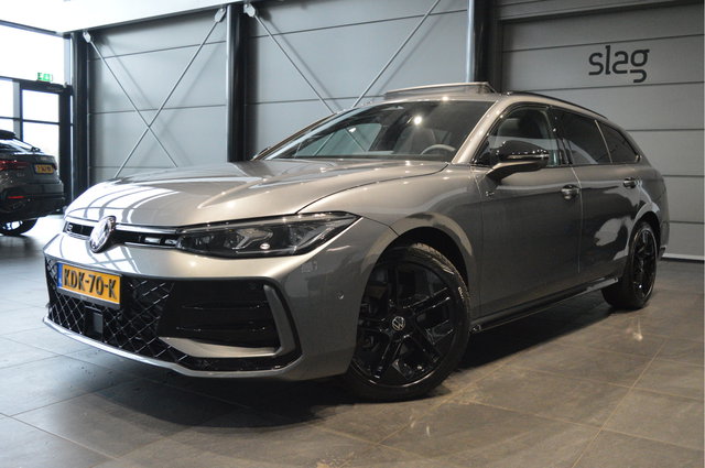 Volkswagen Passat - Variant 2.0 TDI 3X R-LINE head up pano trekhaak 18 inch 150 pk !!