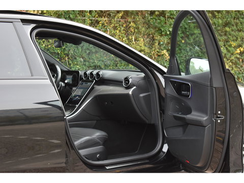 Mercedes-Benz C-Klasse 300 e AMG Line 313 pk | NL-Auto | Trekhaak | Open dak | Virtual cockpit | Camera | Carplay | Sfeerverlichting | Full LED | LM-Velgen | NAP