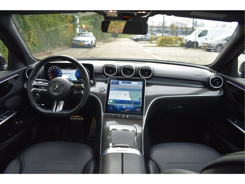 Mercedes-Benz C-Klasse 300 e AMG Line 313 pk | NL-Auto | Trekhaak | Open dak | Virtual cockpit | Camera | Carplay | Sfeerverlichting | Full LED | LM-Velgen | NAP