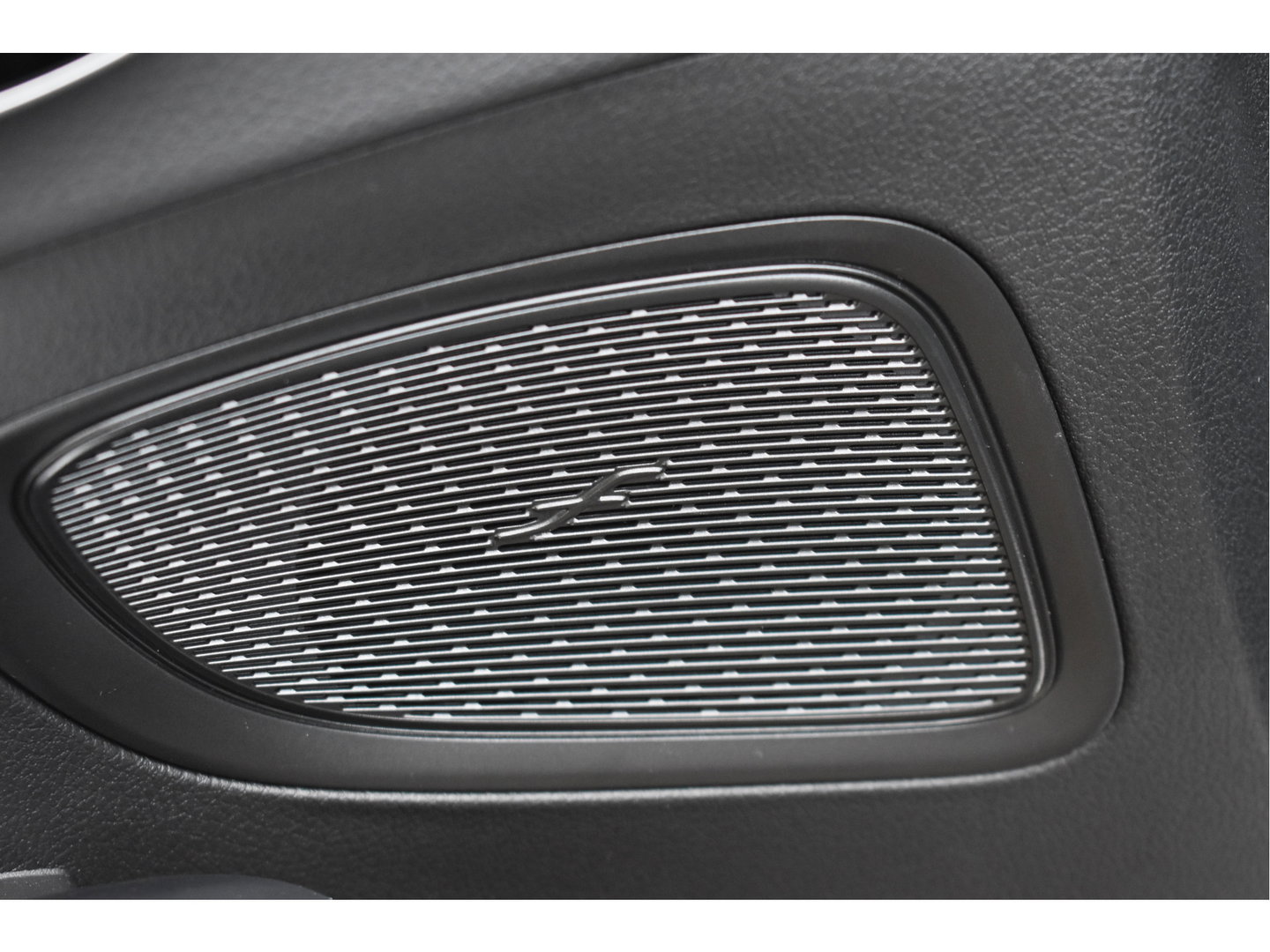 Mercedes-Benz C-Klasse 300 e AMG Line 313 pk | NL-Auto | Trekhaak | Open dak | Virtual cockpit | Camera | Carplay | Sfeerverlichting | Full LED | LM-Velgen | NAP